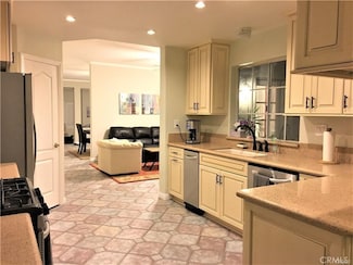 735 Alabama St, Huntington Beach, CA 92648