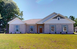 203 Courtland Dr, Dothan, AL 36301