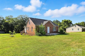 3544 6th Street Dr NW, Hickory, NC 28601