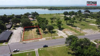 3046 Procter St, Port Arthur, TX 77642