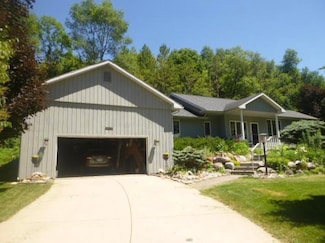 2058 Glacier Cir, Cross Plains, WI 53528
