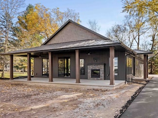 1253 Riverside Dr, Suamico, WI 54173