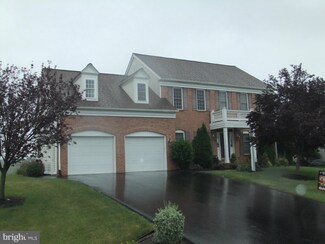18811 Island Dr, Hagerstown, MD 21742