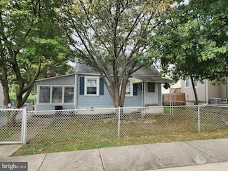 924 Chestnut St, Marcus Hook, PA 19061