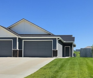 5753 E Bristol St, Bel Aire, KS 67220