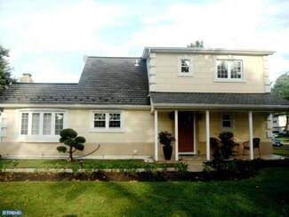 2 Newberry Ln, Levittown, PA 19054