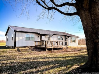 8699 N White River Rd, Campbellsburg, IN 47108