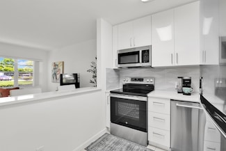 175 Fanshaw E, Boca Raton, FL 33434