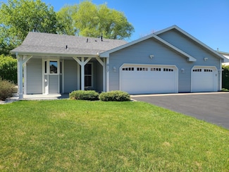 617 Meadowwood Dr, Brooklyn Park, MN 55444