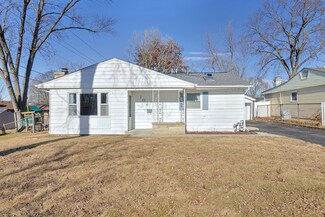 102 Hook Rd, Carpentersville, IL 60110