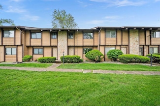 2104 Gascony Dr, Lake Saint Louis, MO 63367