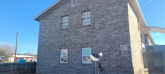 305 S San Patricio St Unit B1,C2,OR C-3, Sinton, TX 78387