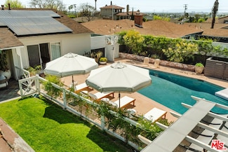 5635 S Chariton Ave, Los Angeles, CA 90056