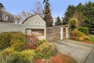 3406 W Government Way Unit 4, Seattle, WA 98199