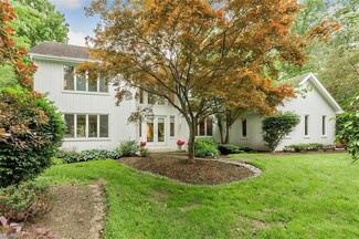 31900 Cedar Rd, Cleveland, OH 44124
