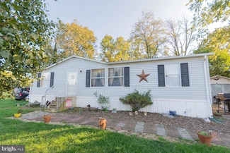 52 Commonwealth Ave, Bunker Hill, WV 25413