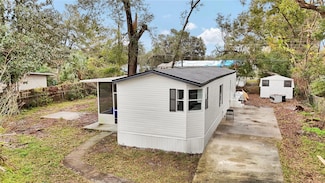 354 Center Dr, Deland, FL 32724