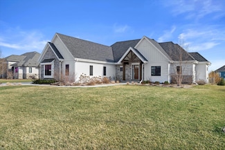 239 Four Winds Ct, Hartland, WI 53029