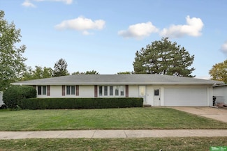 109 Meadow Ln, Gretna, NE 68028