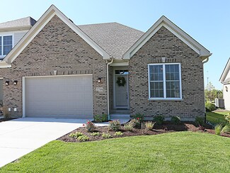 2786 Nicole Cir, Aurora, IL 60502