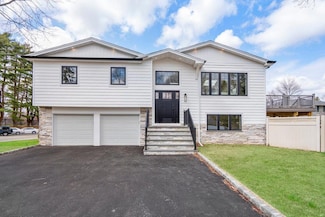 2 Valley St, Huntington, NY 11743