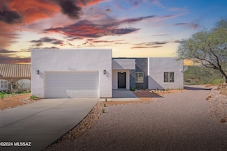 454 Zoo Ct, Rio Rico, AZ 85648