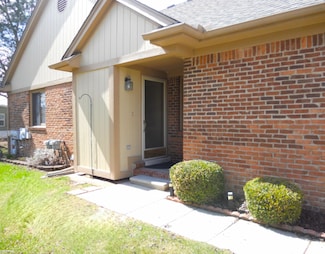 16918 Country Ridge Ln Unit 43, Macomb, MI 48044