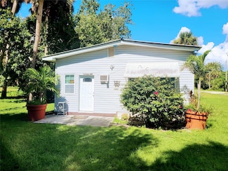 1048 Arvin Ln, Moore Haven, FL 33471