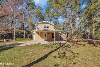 7008 Crazy Horse Dr, Kiln, MS 39556