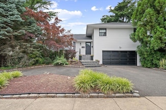 47 Winthrop Rd, Plainview, NY 11803