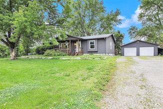205 E 7th St, Pomona, KS 66076