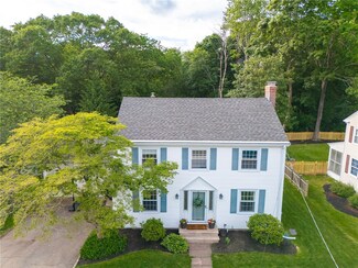 29 Huntington Dr, Rumford, RI 02916