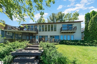 7227 Shorewood Dr, Oscoda, MI 48750