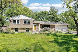 2643 1st St, Saint Paul, MN 55110