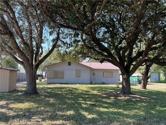 224 Lakeview Dr, Lake City, TX 78368