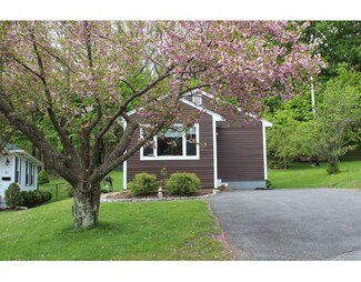 44 Hill St, Hopedale, MA 01747