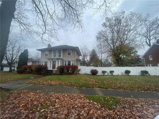 515 Sunset View Dr, Akron, OH 44320