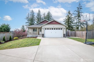 103 Oak Ct SE, Rainier, WA 98576