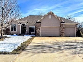407 S Fox Ridge Dr, Raymore, MO 64083