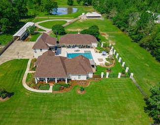 14247 Blackwater Rd, Baker, LA 70714