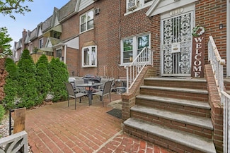 25-36 83rd St, Flushing, NY 11370