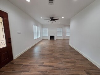 1307 Brooks Ave, Rosenberg, TX 77471