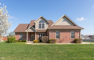 2838 Violet Ct W, Columbus, IN 47201