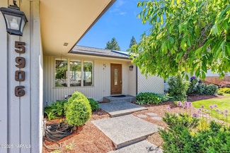 5906 Englewood Ave, Yakima, WA 98908