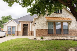 2727 Meadow Lake Dr, Grand Prairie, TX 75050