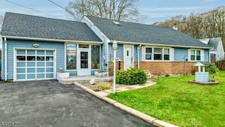 33 Canal St, Ledgewood, NJ 07852