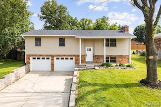317 Weinel Dr, Smithton, IL 62285