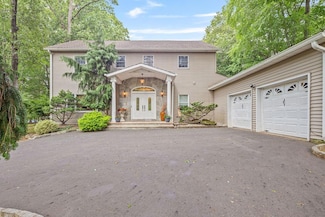 17 Dunmore Rd, New City, NY 10956