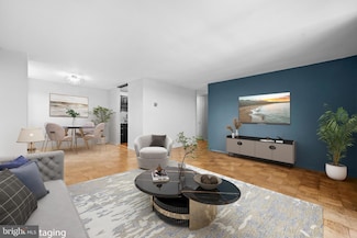 4520 King St Unit 601, Alexandria, VA 22302