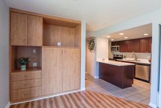 545 D'Onofrio Dr Unit 4, Madison, WI 53719